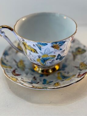 Vintage QUEEN ANNE Bone China England TEACUP & SAUCER Butterflies Gilded RARE